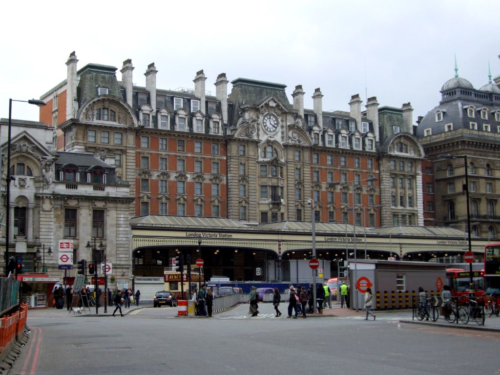 Leave Your Luggage with Confidence at Victoria Station